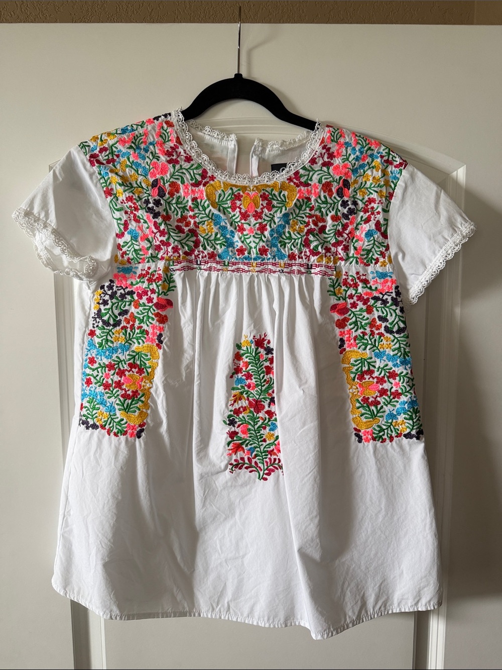 AMPERSAND AVE White Peasant Blouse with Multicolor Floral Embroidery